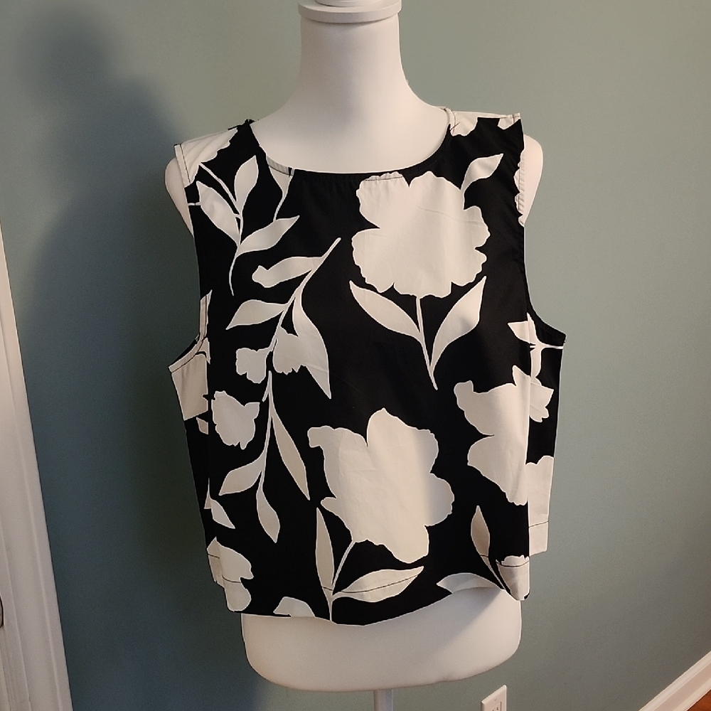 🌷KATE SPADE🌷#CLASSIC BEAUTY Black And White Floral Crop Top